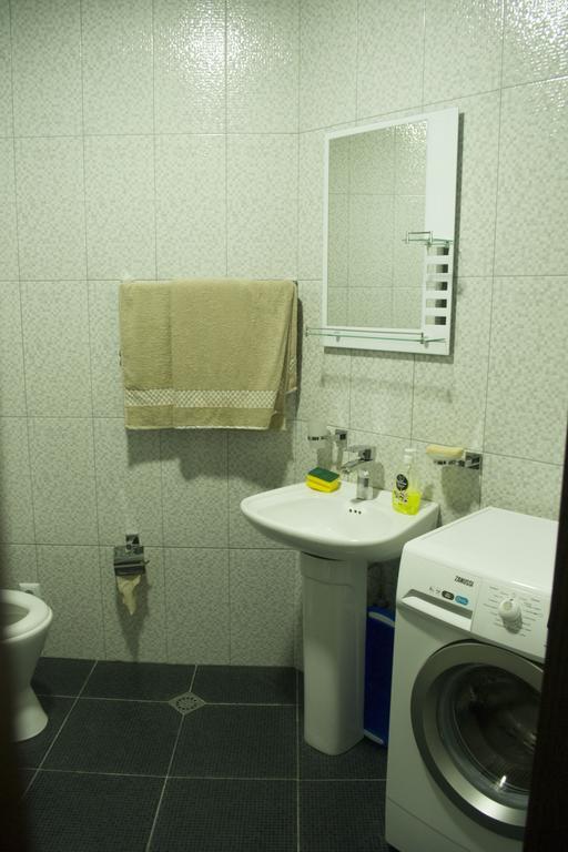 Mindia'S Two Bedroom Apartment Batumi Esterno foto
